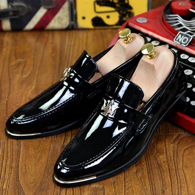 New Fashion Red Men's Social Shoe Casual Glitter Leather Loafers Shoes for Men Slip-on Pointed Toe Dress Shoes Men Footwear