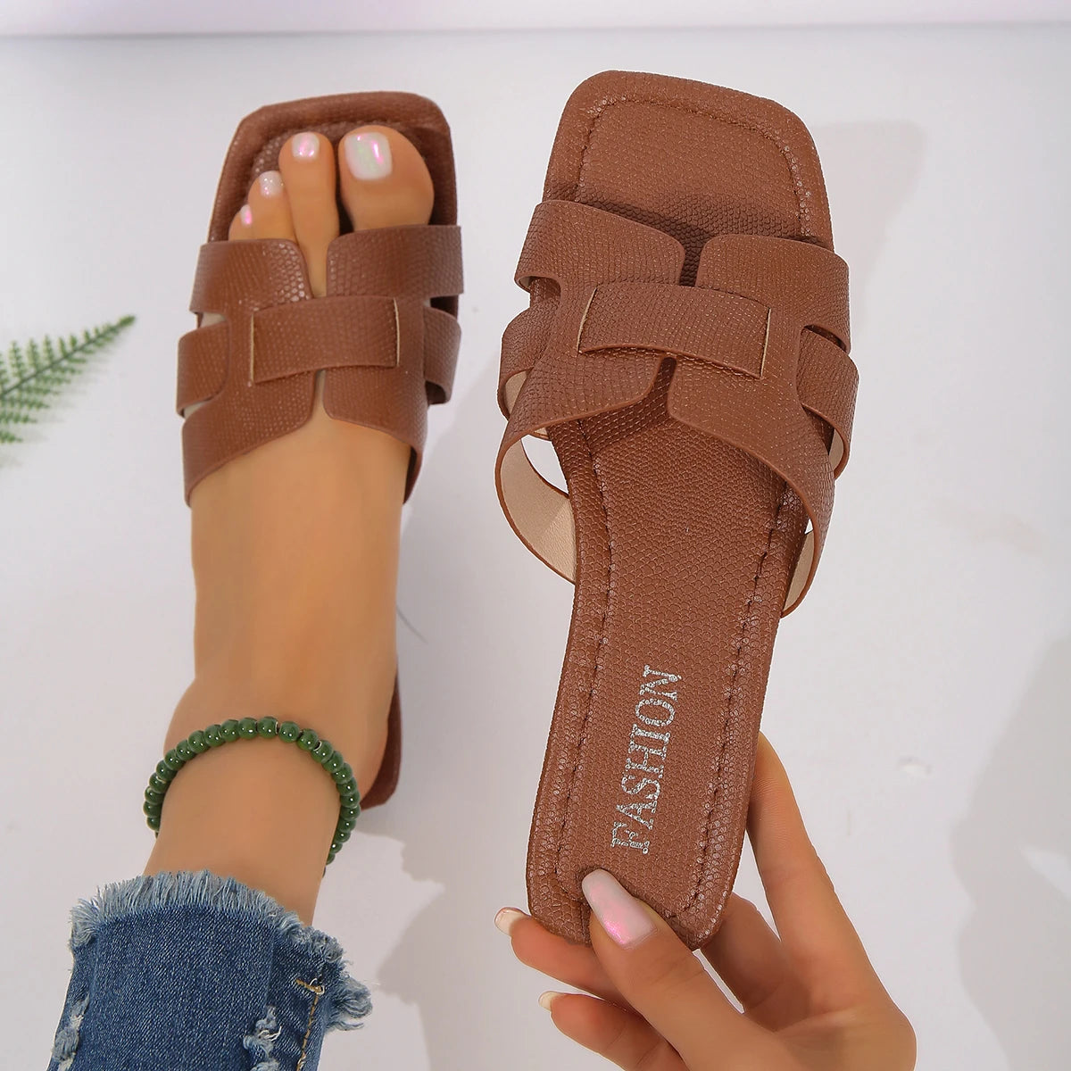 fashionable casual flat sandals, versatile outdoor wear, flat slippers for wearing outside