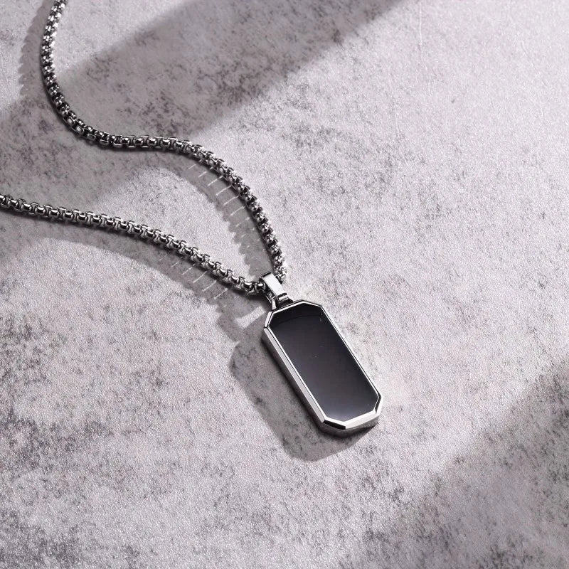 Simple Geometric Square Pendant Necklace for Men and Women, Niche Trendy Clavicle Chain, High-end Personalized Accessories