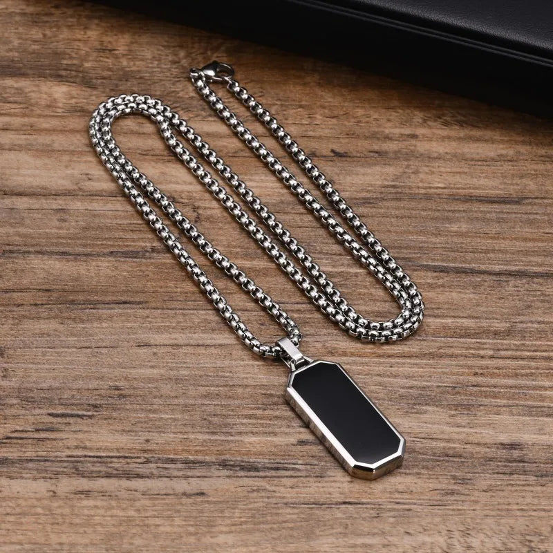 Simple Geometric Square Pendant Necklace for Men and Women, Niche Trendy Clavicle Chain, High-end Personalized Accessories