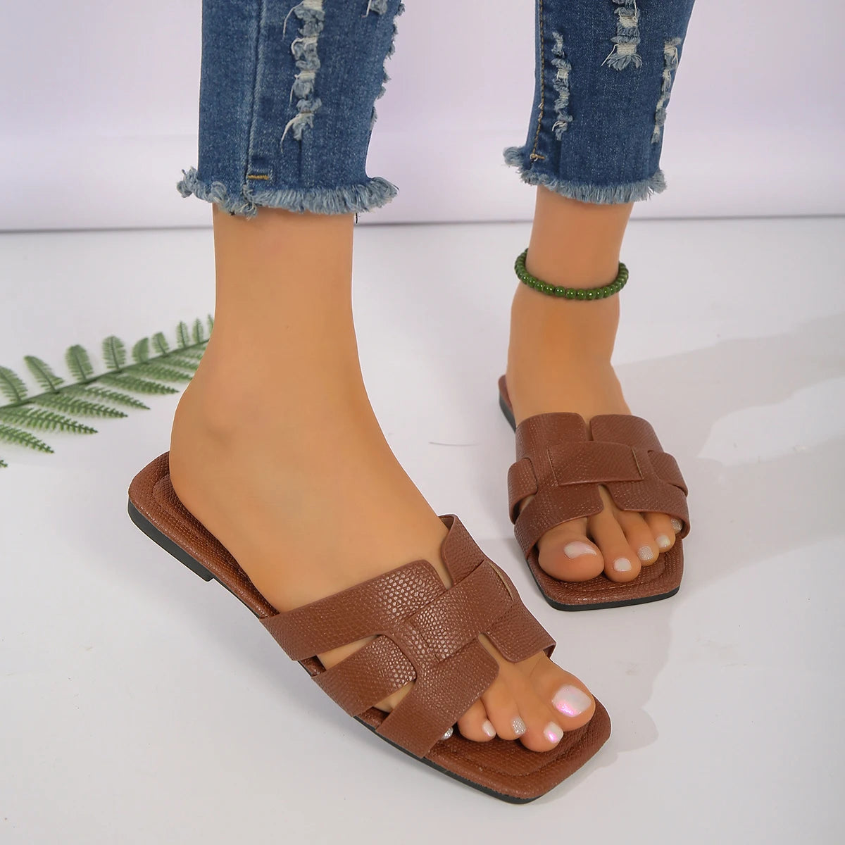 fashionable casual flat sandals, versatile outdoor wear, flat slippers for wearing outside